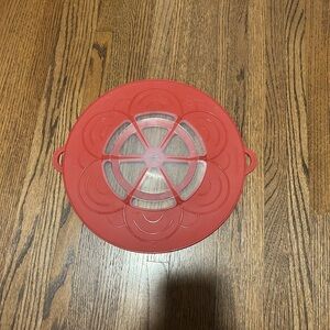 The Pampered Chef Red Silicone Microwave Cover
